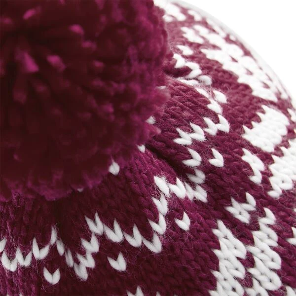 Bonnet Snowstar Bordeaux | Ma Carapace Bonnet snowstar bordeaux avec pompon unicolore Beechfield détail du trico
