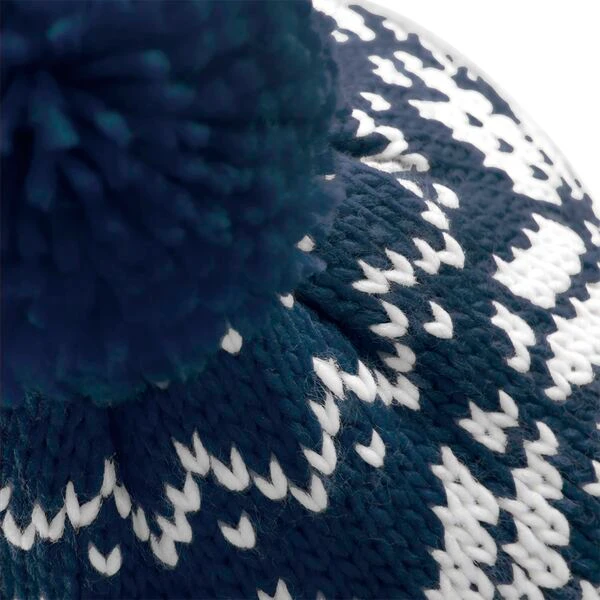 Bonnet Snowstar Bleu Marine Beechfield | Ma Carapace Bonnet bleu marine avec pompon unicolore Beechfield détail du tricot