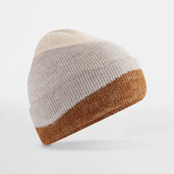 Bonnet Montagne Beige Motif Vague Beechfield, Coloris Avoine | Ma Carapace Bonnet montagne avoine beige avec motif en vague tricoté