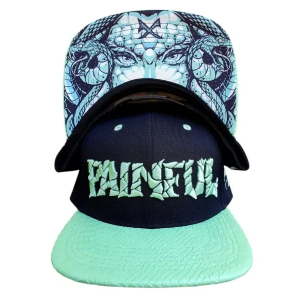 Casquette snapback Painful Medusa à visière plate effet peau de serpent et broderie tête de serpent