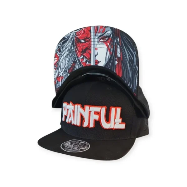 Casquette snapback Painful Duality avec broderie 3D bordée de rouge et visière plate